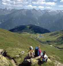 Wanderrast mit Blick auf Komperdell